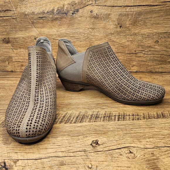 Abeo Nevis Tan Perforated Leather stretch Ankle Bootie boot size 7.5 Womens - Picture 1 of 11